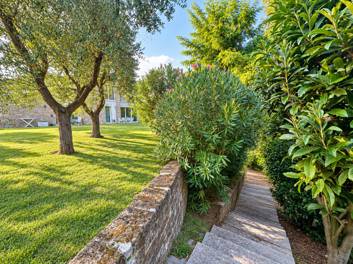 San Felice del Benaco – Villa im Grünen mit großem Park und maximaler Privatsphäre