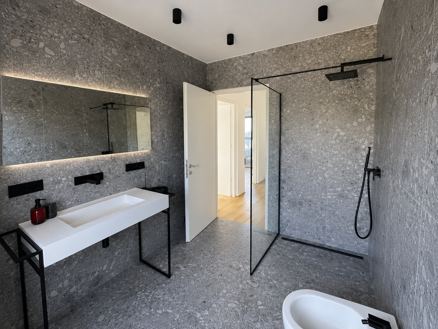 Cunettone -- Hügel von Salò -- Möbliertes Design-Apartment mit Terrasse