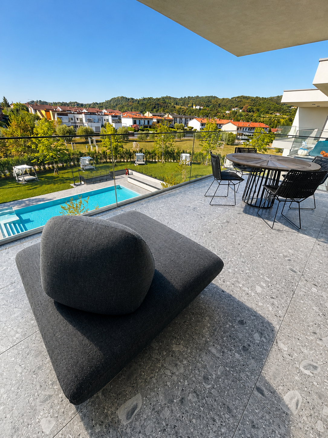 Cunettone -- Hügel von Salò -- Möbliertes Design-Apartment mit Terrasse