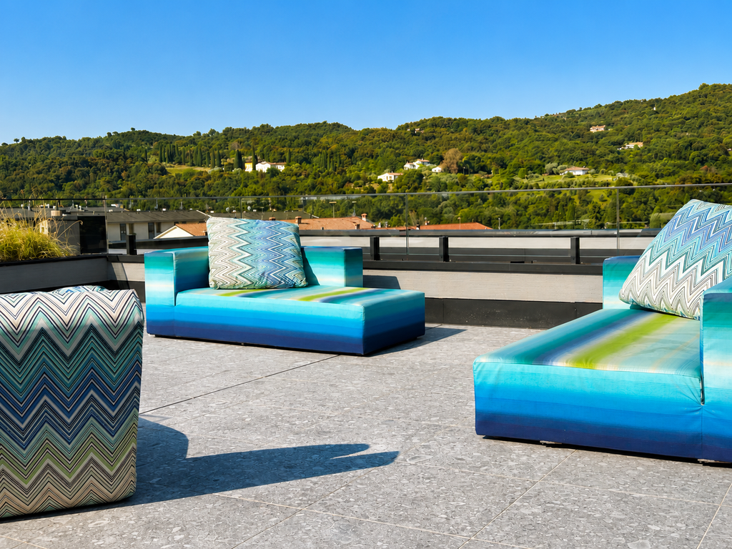 Cunettone -- Hügel von Salò -- Möbliertes Design-Apartment mit Terrasse