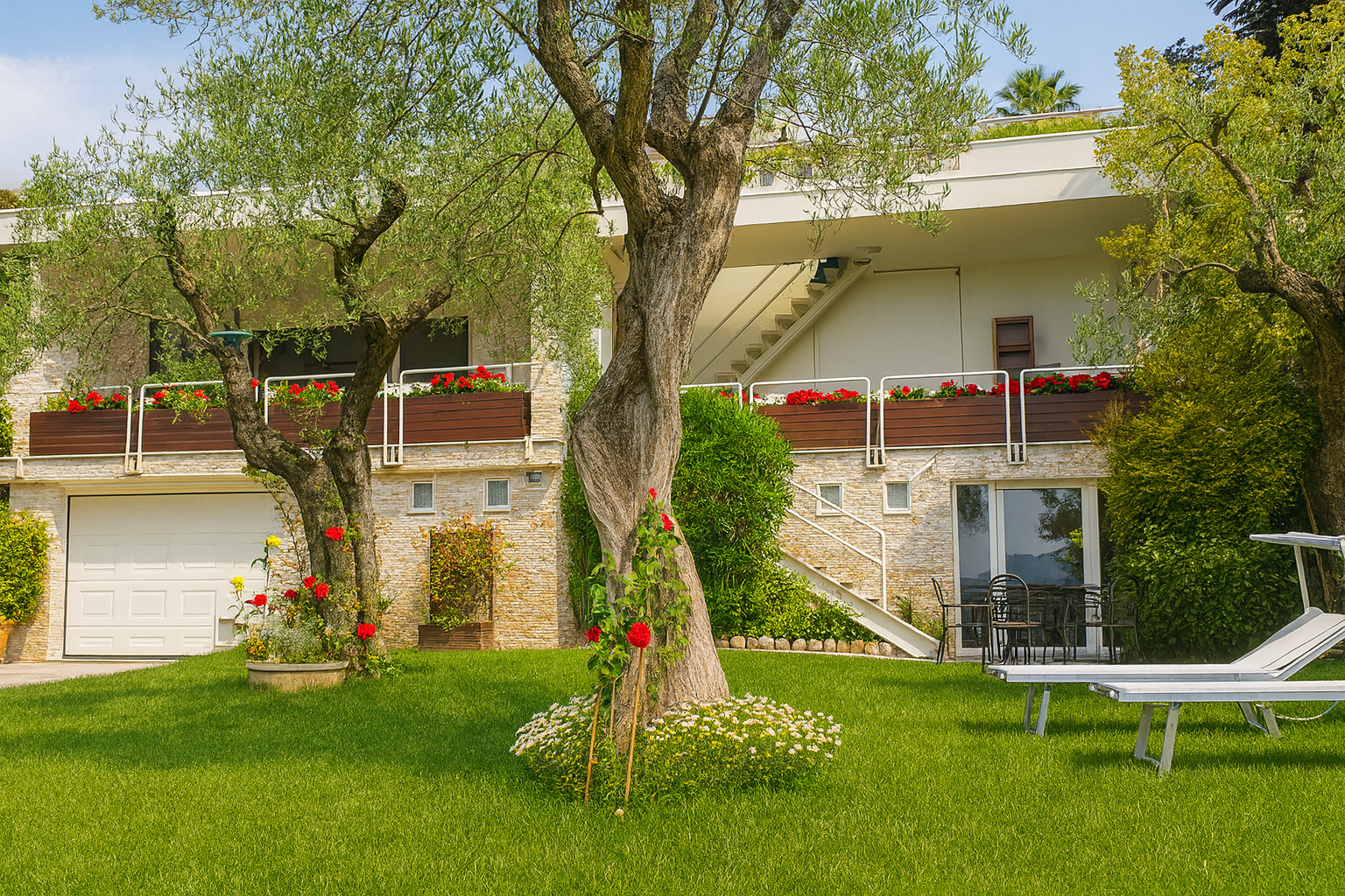 Lago di Garda - Villa esclusiva fronte lago con rooftop e accesso diretto alla spiaggia