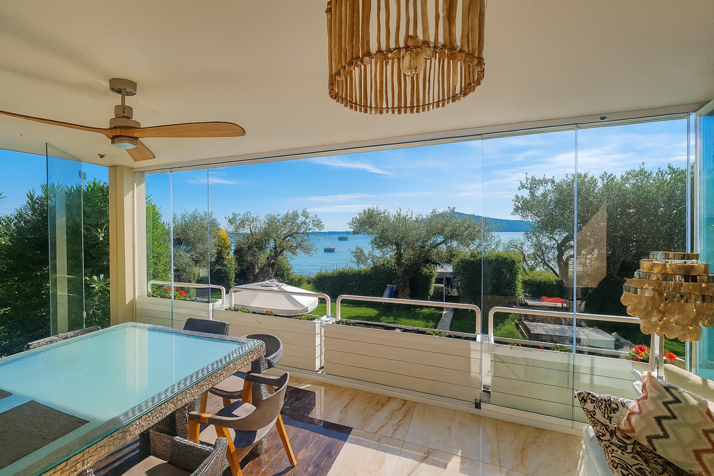 Lago di Garda - Villa esclusiva fronte lago con rooftop e accesso diretto alla spiaggia