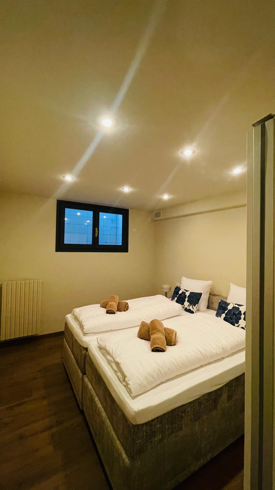 San Felice del Benaco — Villa ristrutturata con terrazza vista lago in contesto esclusivo