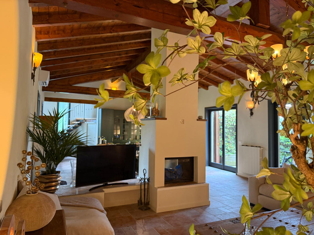 San Felice del Benaco — Villa ristrutturata con terrazza vista lago in contesto esclusivo
