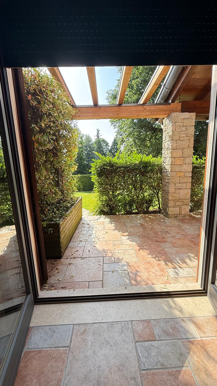 San Felice del Benaco — Villa ristrutturata con terrazza vista lago in contesto esclusivo