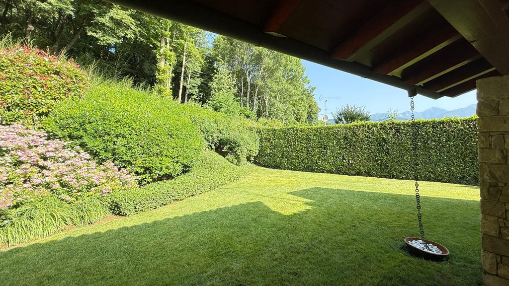 San Felice del Benaco — Villa ristrutturata con terrazza vista lago in contesto esclusivo