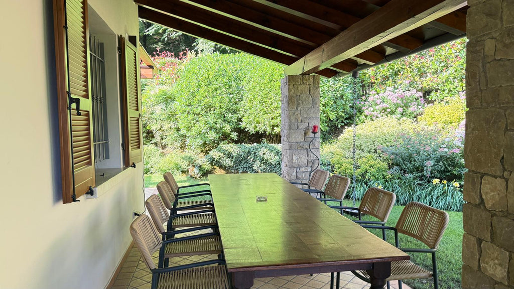San Felice del Benaco — Villa ristrutturata con terrazza vista lago in contesto esclusivo