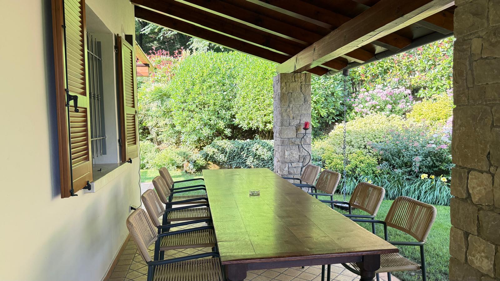 San Felice del Benaco — Villa ristrutturata con terrazza vista lago in contesto esclusivo