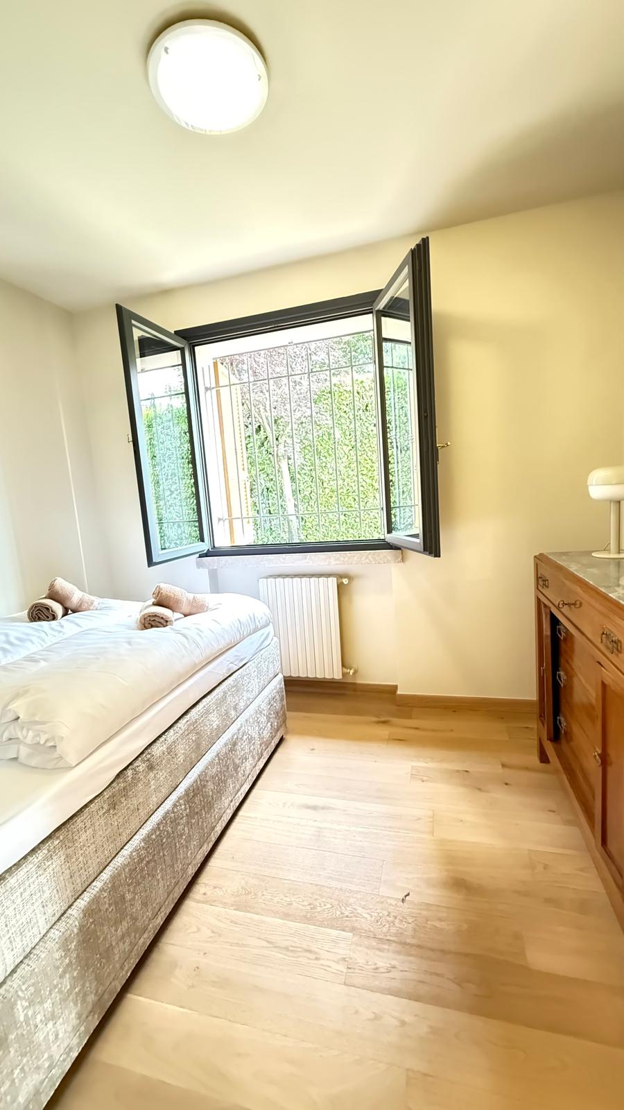 San Felice del Benaco — Villa ristrutturata con terrazza vista lago in contesto esclusivo
