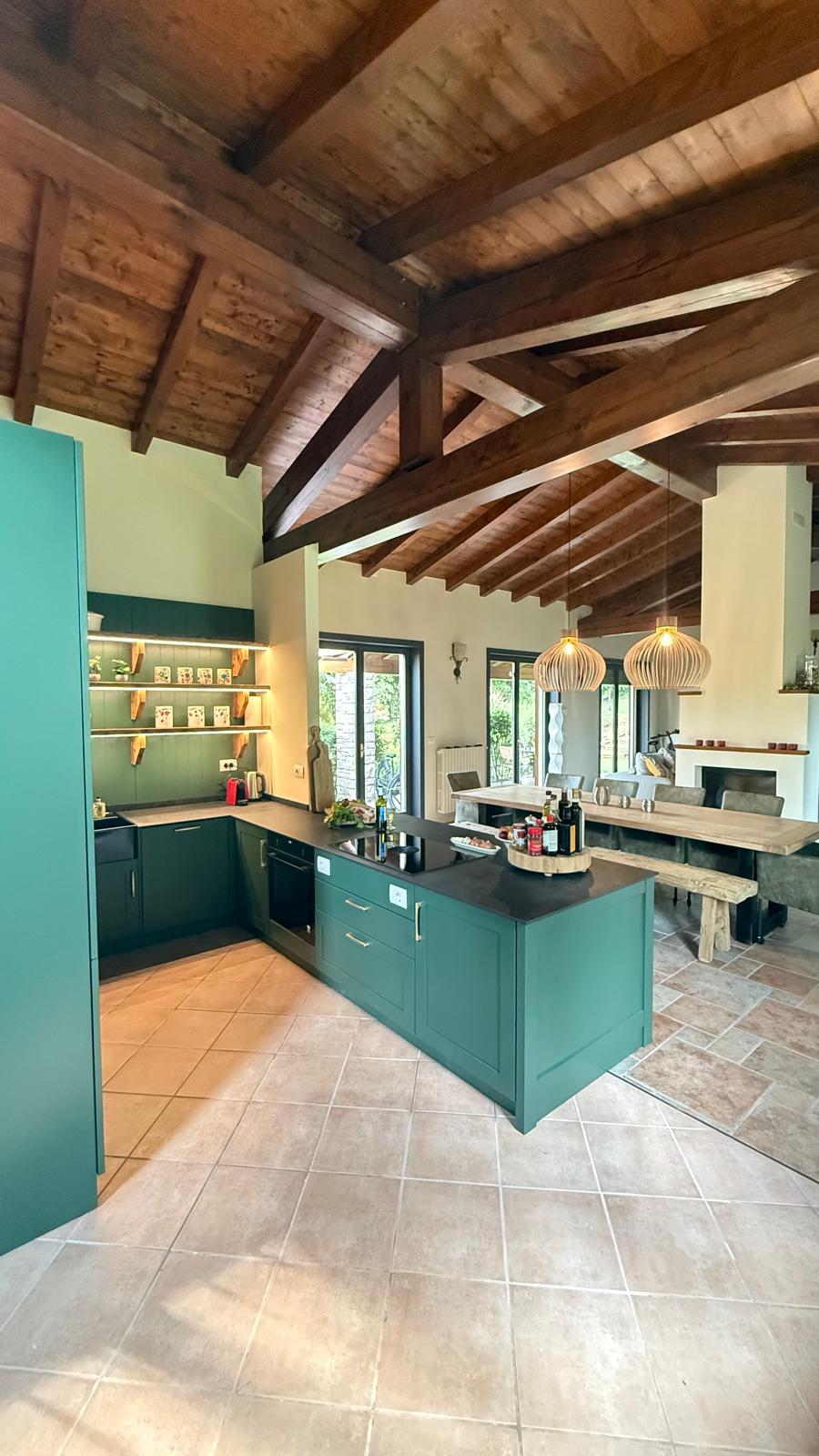 San Felice del Benaco — Villa ristrutturata con terrazza vista lago in contesto esclusivo