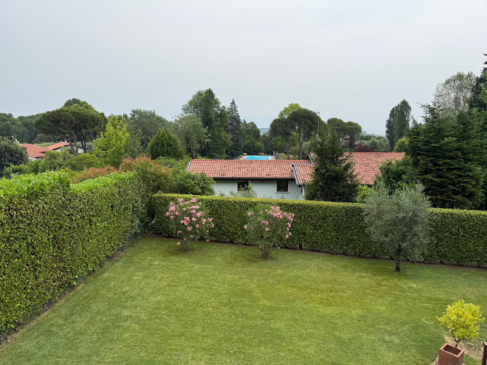 San Felice del Benaco — Villa ristrutturata con terrazza vista lago in contesto esclusivo