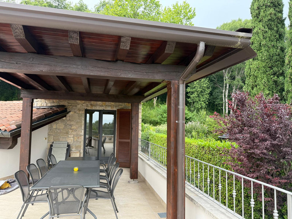 San Felice del Benaco — Villa ristrutturata con terrazza vista lago in contesto esclusivo