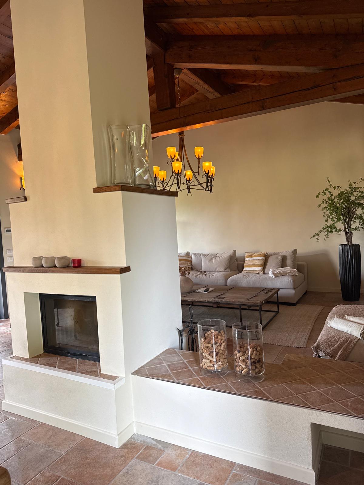 San Felice del Benaco — Villa ristrutturata con terrazza vista lago in contesto esclusivo