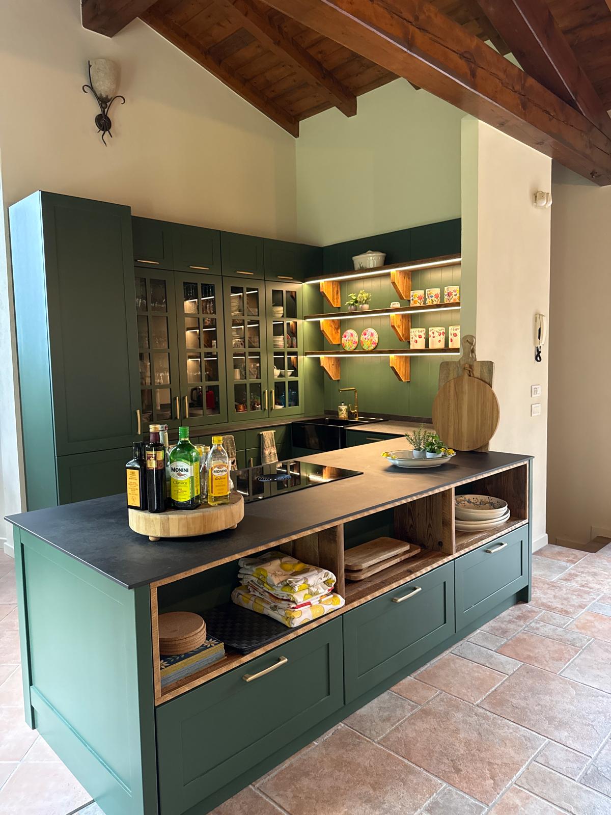 San Felice del Benaco — Villa ristrutturata con terrazza vista lago in contesto esclusivo